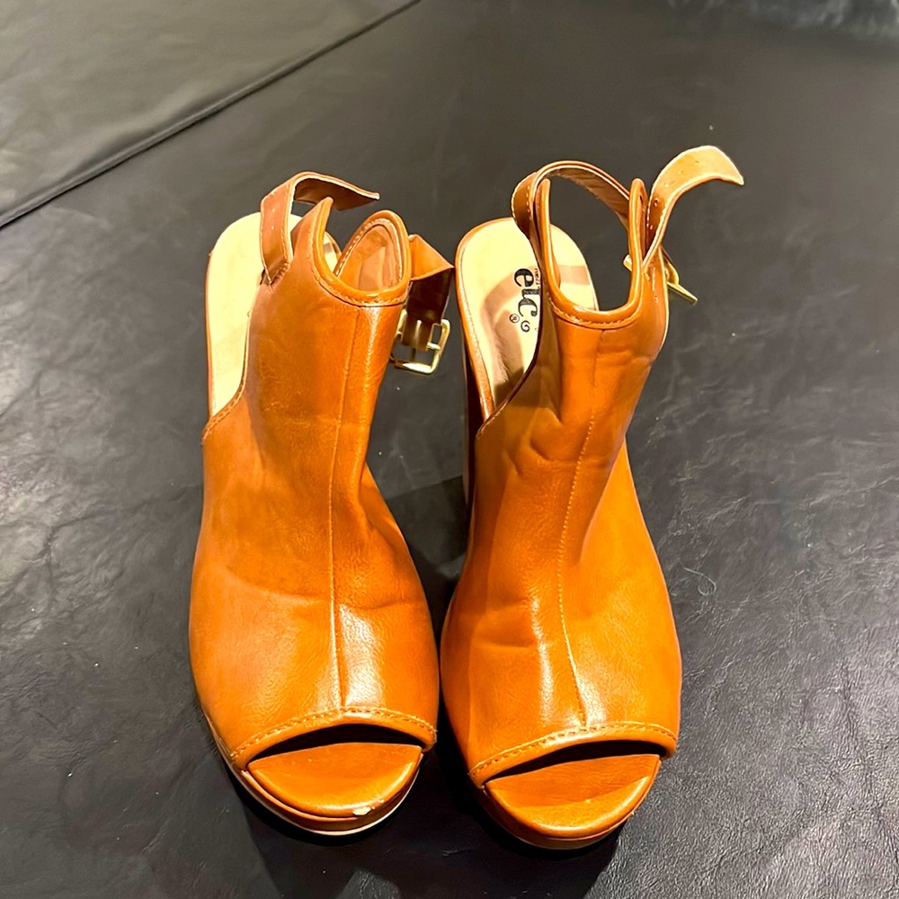 Rue 21 tan wedge heels, so cute!
